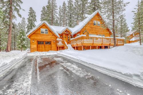 Snowpeak Chalet in Tahoe Donner Truckee