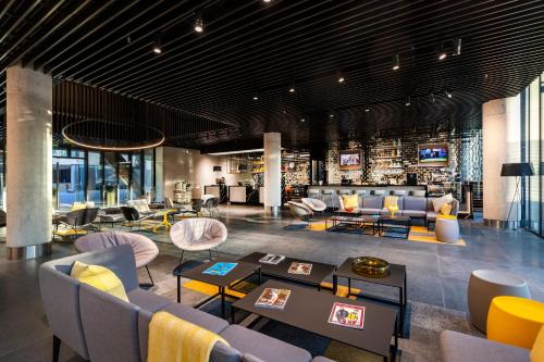 Ola Santiago Providencia, Tapestry Collection by Hilton