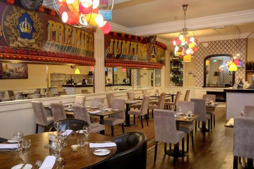 ห้องอาหาร, โรงแรมคราวน์แอนด์มิตร์ ชัว โฮเทล คอลเลคชั่น บาย เบสท์ เวสเทิร์น (Crown & Mitre Hotel; Sure Hotel Collection by Best Western) in คาร์ลเซิล