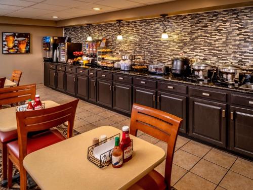 Food and beverages, Best Western Huntington Mall Inn in Barboursville
