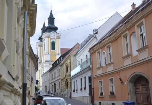 B&B Székesfehérvár - Centrál Vendégház Székesfehérvár - Bed and Breakfast Székesfehérvár