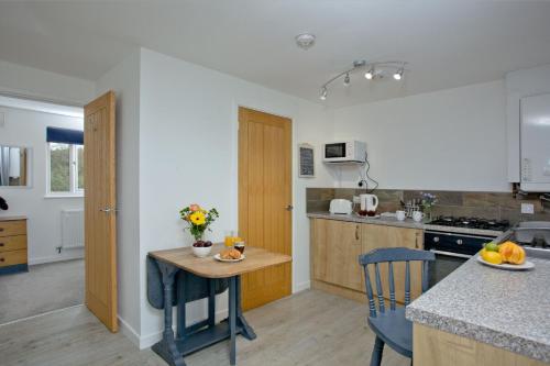 Wheal Tor- Beautifully Fitted Wooden Lodge Helston Cornwall - Tap to explore photos