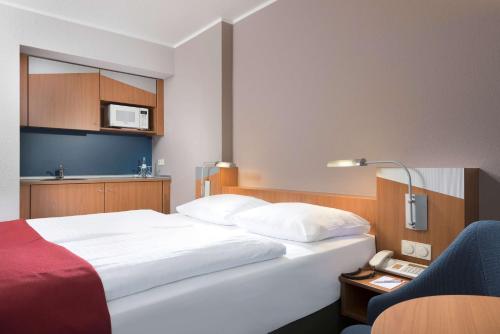 Ramada by Wyndham Hannover - image 4