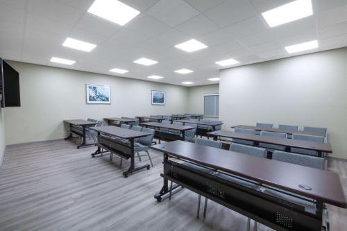 Hawthorn Suites By Wyndham Odessa - image 8