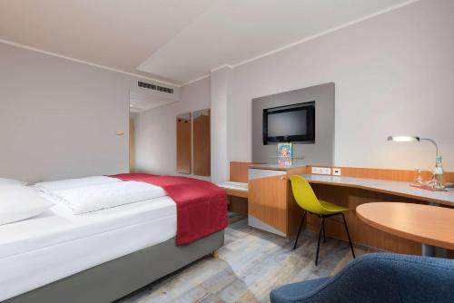 Ramada by Wyndham Hannover - image 12