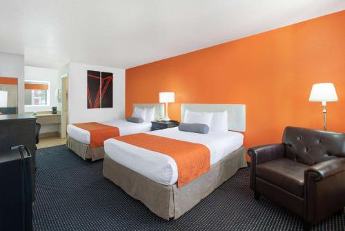 Howard Johnson by Wyndham Holbrook