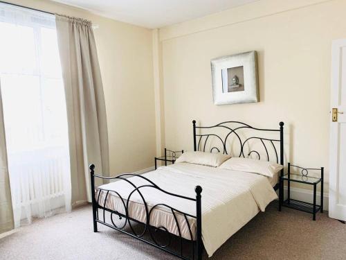 Spacious Well Located Two Bedroom Flat, , London
