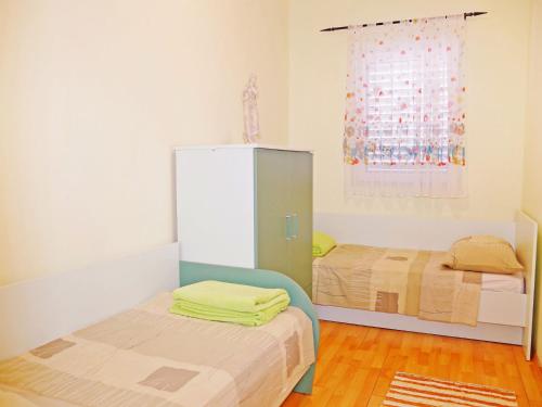 Apartments Matea - nice garden - image 3
