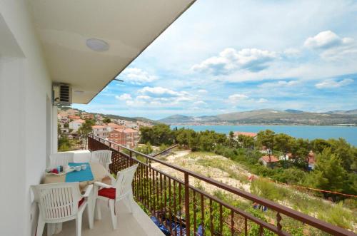 Apartments with a parking space Arbanija Ciovo - 5228 - image 8