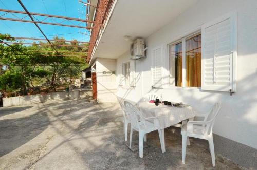 Apartments with a parking space Arbanija Ciovo - 5228 - image 7