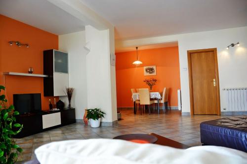 Apartment Karma - big terrace - image 3