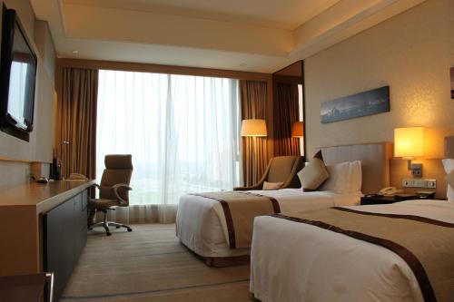 232648493 Crowne Plaza Guangzhou Huadu by IHG - Free Shuttle bus between hotel to Exhibition Center During Canton Fair