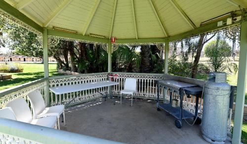 บริการและสิ่งอำนวยความสะดวก, Burke and Wills Motor Inn in โมรี