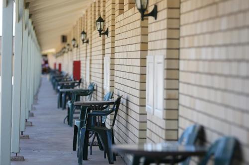 ทัศนียภาพภายนอกโรงแรม, Burke and Wills Motor Inn in โมรี