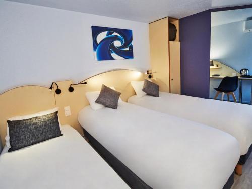 3 twin beds