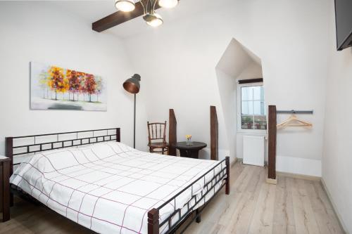 House 54 - image 10