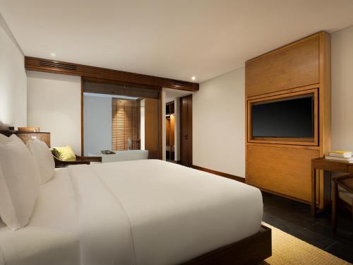 Sky penthouse Two Bedroom with Ocean View image 3