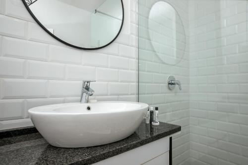 116 Illovo Mews Studio - image 5