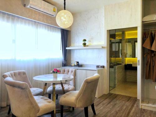 The Green View Hotel photo 3