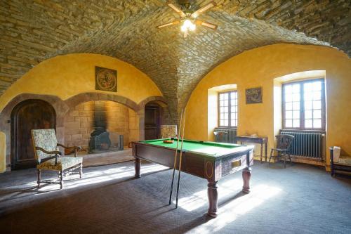 Château de La Roquette gîte à louer Bertholène
