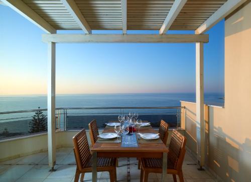 Macaris Suites & Spa - image 13