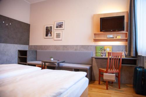 JUFA Hotel Kaprun - inklusive Sommerkarte Zell am See & Kaprun Room Type - Quadruple Room