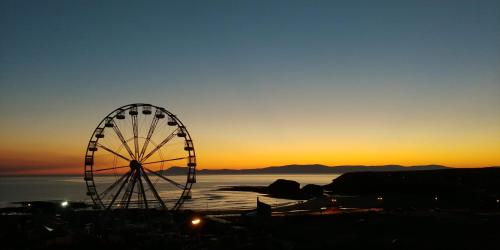 Palm Cove Bundoran Luxurious Sea View Balcony Free Wifi Netflix Sleeps 5 Bundoran