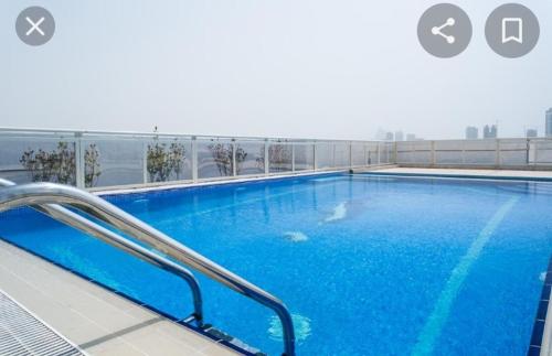 DUBAI BEACH HOST - DELUXE ONE BEDROOM near Mall of the emirates - image 7