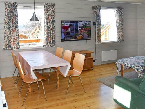 设施服务, 6 person holiday home in Aukra in 莫尔德城市中心