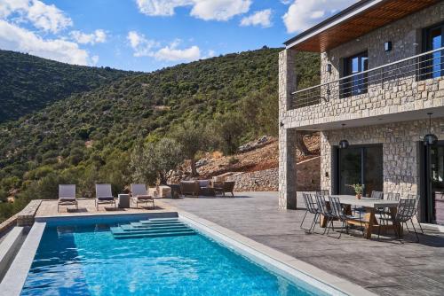 숙소 외관, Shades of blue in 시로피가도