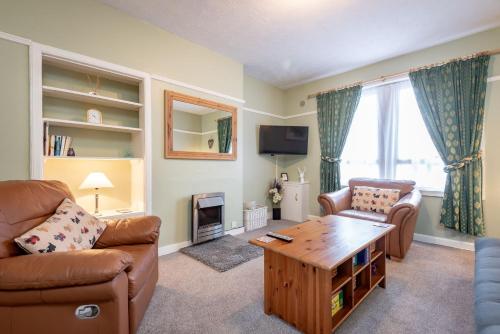 Picture of Homely & Central 2 Bed Flat With Parking