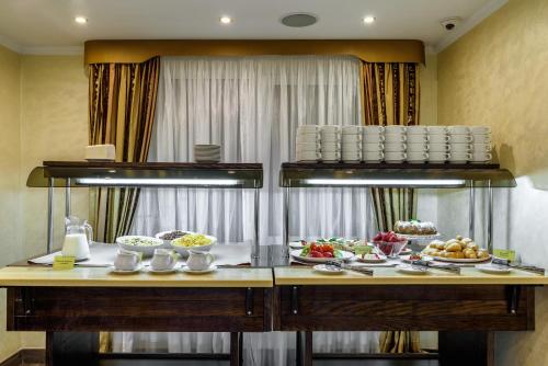 Sonata Hotel & Restaurant "готель Соната" - 레스토랑