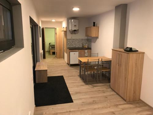 Orion Apartments (family)