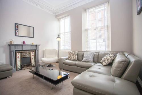 Modern 3 Bedroom Apartment In West End!, , Glasgow