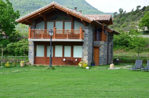 Apartment with Mountain View