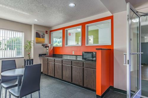 Étterem, Motel 6 Charlotte, NC - University near Történelmi Rosedale-ültetvény