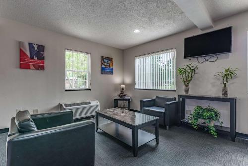 Előcsarnok, Motel 6 Charlotte, NC - University near Történelmi Rosedale-ültetvény