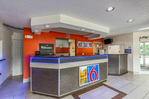 Motel 6-Charlotte, NC - University