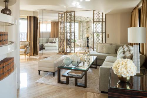 Four Seasons Hotel George V Paris - image 7