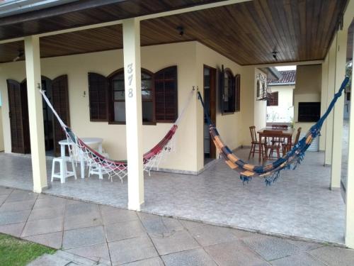 Casa Guaratuba espaçosa e confortável