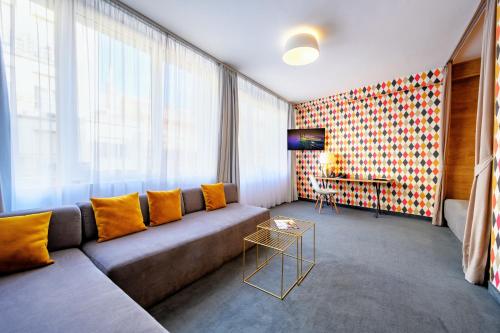 Roombach Hotel Budapest Center - image 9