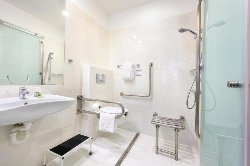 Roombach Hotel Budapest Center - image 2