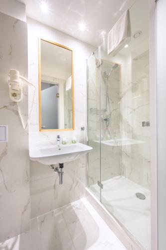 Roombach Hotel Budapest Center - image 11