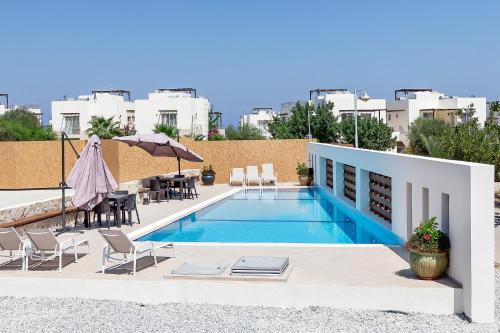 Brand New Olive Grove Apartment