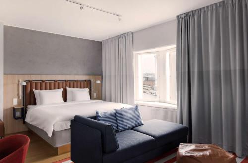 1 queen bed