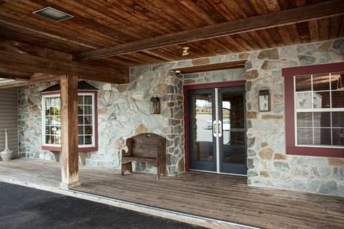 The Country Inn of Lancaster - image 2