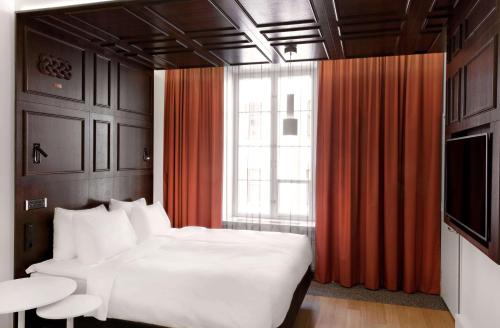 Executive Business Room with Sauna and lounge access image 4