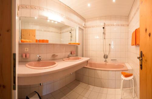 Koupelna, Pension Roasthof in Neustift v Stubaitalu