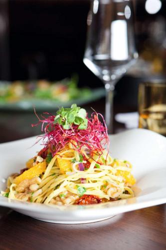 Radisson Blu Media Harbour Hotel Düsseldorf - image 3