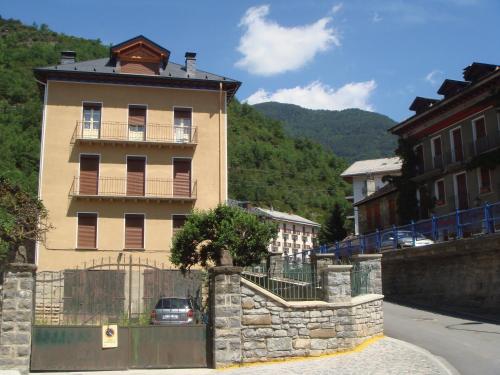 Apartamentos Valles - Apartment - Broto